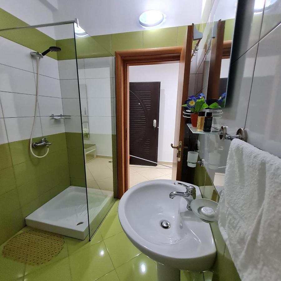 Studio By The Beach - Vlore Luaran gambar